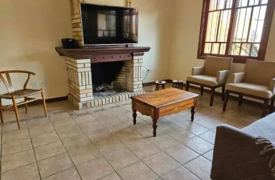 Casa com 3 quartos para alugar no Laranjal, Pelotas 