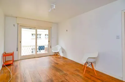 Apartamento com 2 quartos para alugar no Centro, Pelotas 