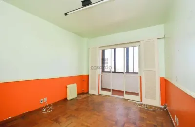 Apartamento com 3 quartos para alugar no Centro, Pelotas 