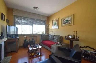 Apartamento com 3 quartos para alugar no Centro, Pelotas 