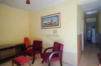 Casa com 2 quartos para alugar no Centro, Pelotas 