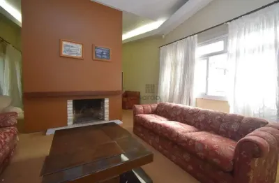 Casa com 4 quartos para alugar no Centro, Pelotas 