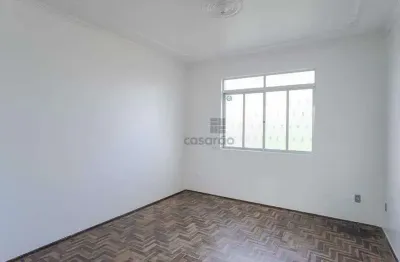 Casa com 2 quartos para alugar no Centro, Pelotas 