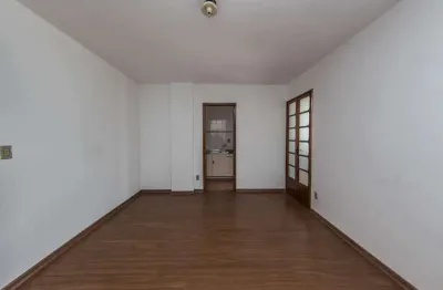 Apartamento com 2 quartos para alugar no Centro, Pelotas 