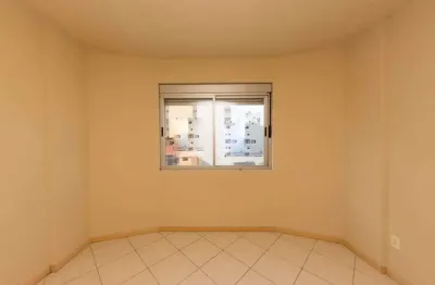 Apartamento com 2 quartos para alugar no Centro, Pelotas 