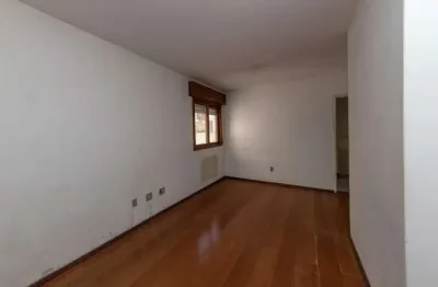 Apartamento com 2 quartos para alugar no Centro, Pelotas 