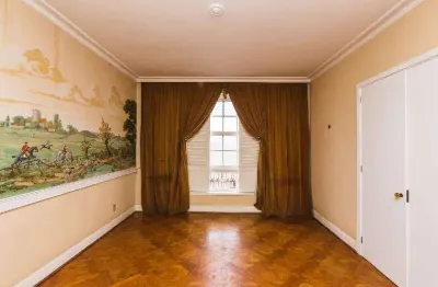 Apartamento com 3 quartos para alugar no Centro, Pelotas 