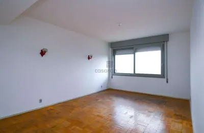 Apartamento com 2 quartos para alugar no Centro, Pelotas 