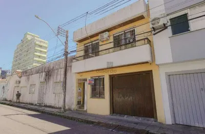 Casa com 3 quartos para alugar no Centro, Pelotas 