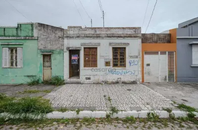 Casa com 2 quartos para alugar no Centro, Pelotas 