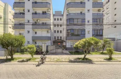 Apartamento com 3 quartos para alugar no Centro, Pelotas 