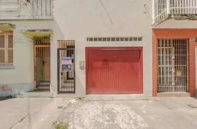 Casa com 2 quartos para alugar no Centro, Pelotas 