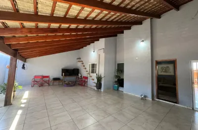 Casa no santa mônica com suíte e closet — de r$850 mil por r$620 mil