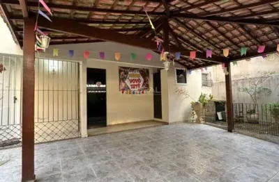 Casa duplex com capacidade para 2 famílias - perto do trianon