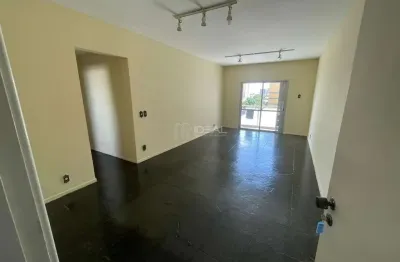 Apartamento à venda na pelinca em rua tranquila e arborizada