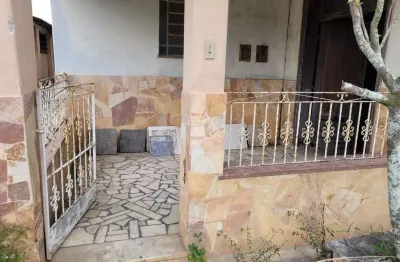 Casa com 5 quartos e excelente localização próxima a comércios