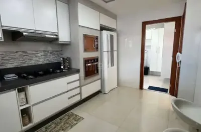 Casa de luxo à venda em campos dos goytacazes: 3 suítes, área de lazer com piscina aquecida e mobiliada com extremo bom gosto.