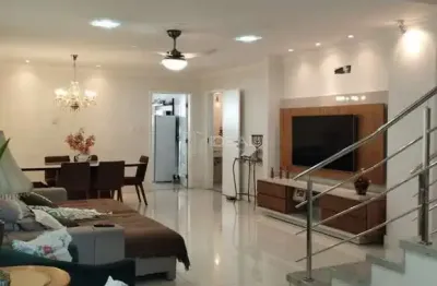 Casa duplex de luxo com quatro suítes, piscina e churrasqueira em acabamento de primeira