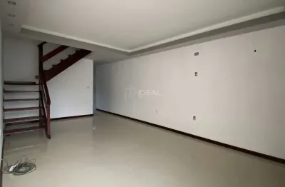 Casa com 02 suítes, sacada e área de lazer com churrasqueira - fino acabamento