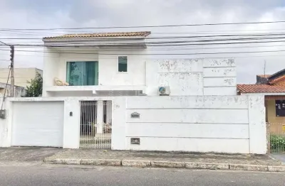 Casa duplex no centro de campos dos goytacazes. perfeita para sua família