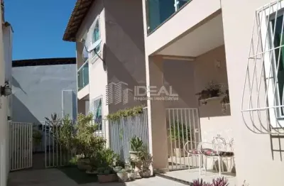 Conforto e segurança: casa c/ 2 suítes em condomínio fechado