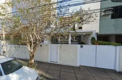 Casa à venda na Rua Marques Do Herval, 31, Parque Tamandaré, Campos dos Goytacazes