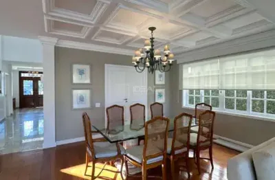 Casa contemporânea duplex com 5 quartos e piscina em condomínio golden garden