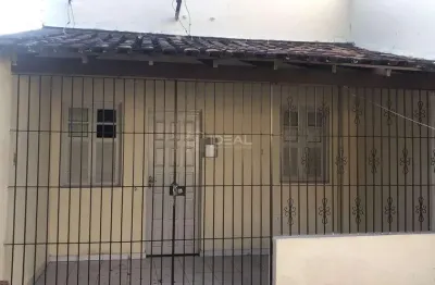 Casa com 2 quartos para alugar na Rua Doutor Álvaro de Lacerda, Centro, Campos dos Goytacazes