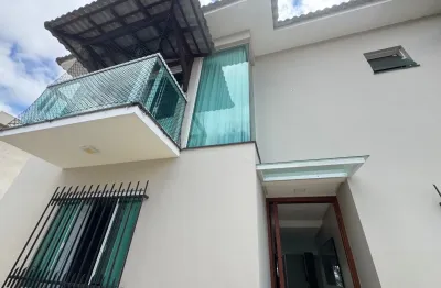 Maravilhosa casa com 4 quartos, piscina, área gourmet e acabamento premium