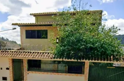 Casa com 5 quartos, 280 m², à venda por R$ 900.000- Marilândia - Juiz de Fora/MG