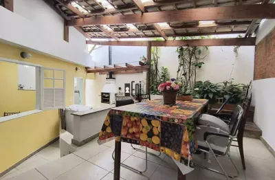 Casa com 3 quartos, 69 m², à venda por R$ 650.000- São Mateus - Juiz de Fora/MG