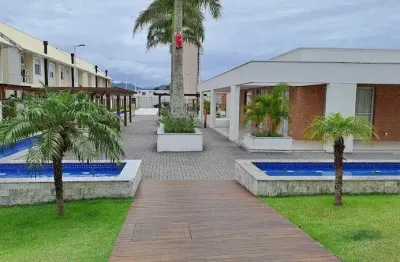 Casa alto padrão no condomínio fechado las piedras – a 250m do mar no morro das pedras