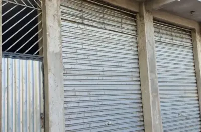 Prédio comercial e residência no beco do cirilo com 3 pavimentos