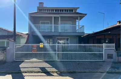 1078 - sobrado com 4 dormitórios - 250m do mar | centro - bbb/sc