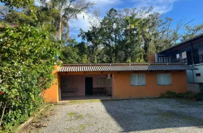 2002 - casa com 4 dormitórios e amplo terreno - 550m do lagoa - costeira