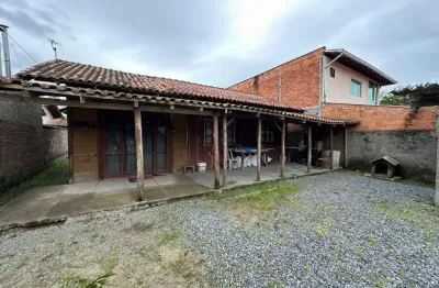 2142 - casa com 2 dormitórios e amplo quintal | salinas - bbs/sc
