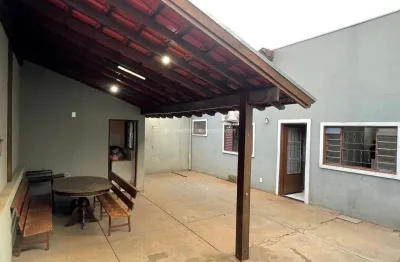 Casa á venda com 3 quartos sendo um 1 suíte ,localizado no bairro beijaflor ii em uberaba .