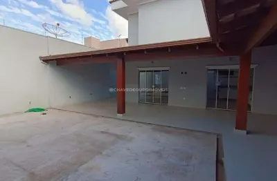 Casa á venda com 3 suítes localizado no bairro jardim do lago, em uberaba - mg