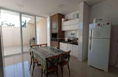 Linda casa à venda no prestigiado condomínio estância dos ipês em uberaba - mg