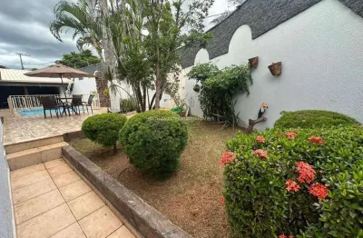 Casa à venda de 3 quartos e 2 vagas, na rua bolívar de oliveira em uberaba-mg.
