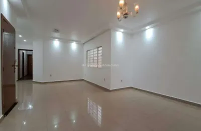 Casa com 3 quartos à venda em uberaba, próxima à avenida leopoldino de oliveira.