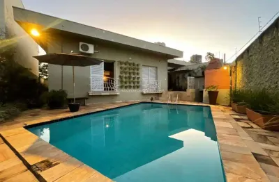 Casa à venda de 4 quartos e 3 vagas, na santos dumont em uberaba-mg.