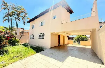 Casa com 4 quartos à venda no Parque do Mirante, Uberaba 