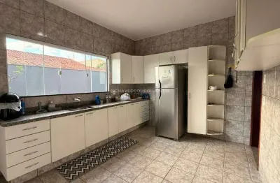 Casa residencial 3 quartos com piscina e varanda gourmet no parque das américas, uberaba.