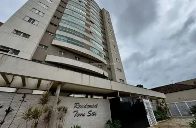 Apartamento no condomínio torre sete com 03 suítes, 03 vagas e escritório.