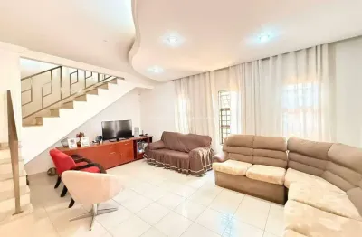 Casa à venda com 5 quartos, próxima à avenida guilherme ferreira.