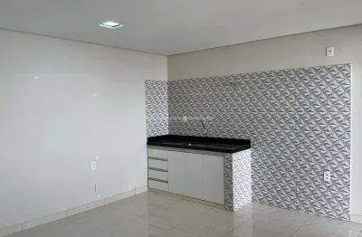 Casa à Venda em Uberaba (Bairro Fabrício) – 2 Quartos, Porcelanato e Varanda