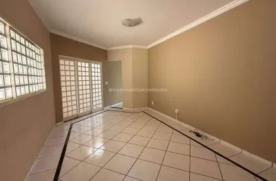 Casa com 3 quartos para alugar no Jardim São Bento, Uberaba 