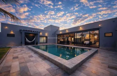 Casa com 03 suítes no condomínio Mário de Almeida Franco, em Uberaba.