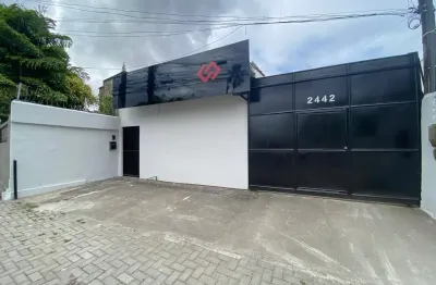 Mega terreno (1.354m²): pode ser utilizado como residencial ou comercial  (clínica, mercado, igreja, etc).